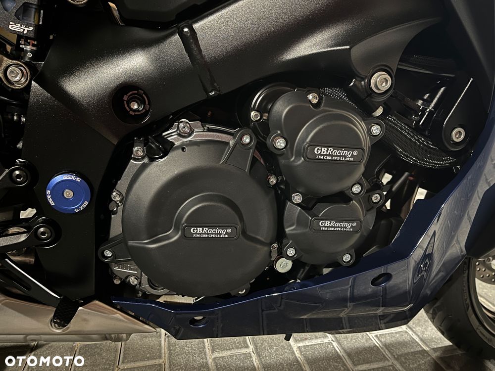 Suzuki GSX 1000 - 4