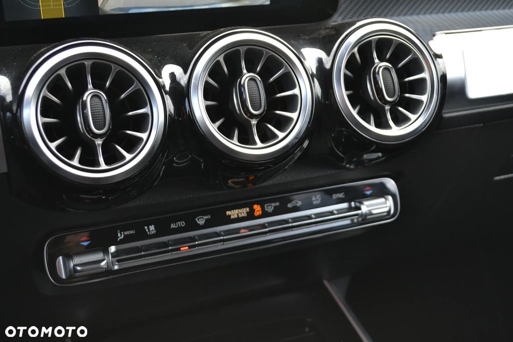 Mercedes-Benz GLB 220 d AMG Line 8G-DCT - 32
