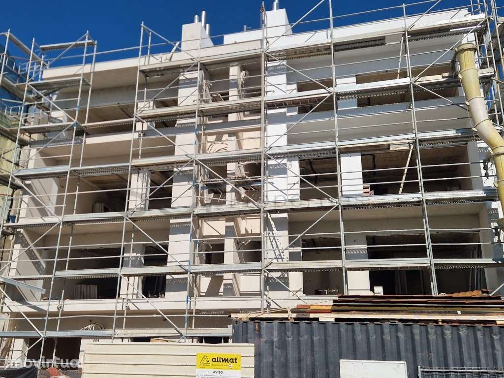 Extraordinário Apartamento T3+1 com amplas áreas em Coina - Grande imagem: 2/30