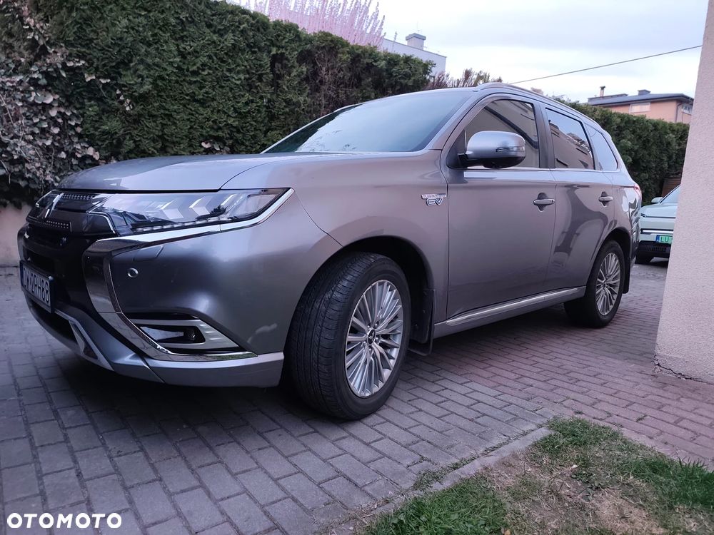 Mitsubishi Outlander - 11