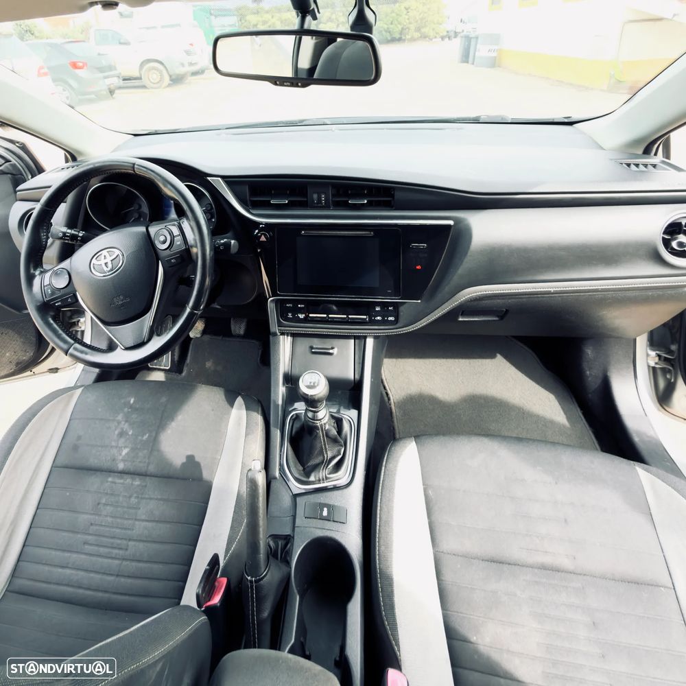 Toyota Auris 1.4 D-4D Com. +P.Sport+Navi - 9