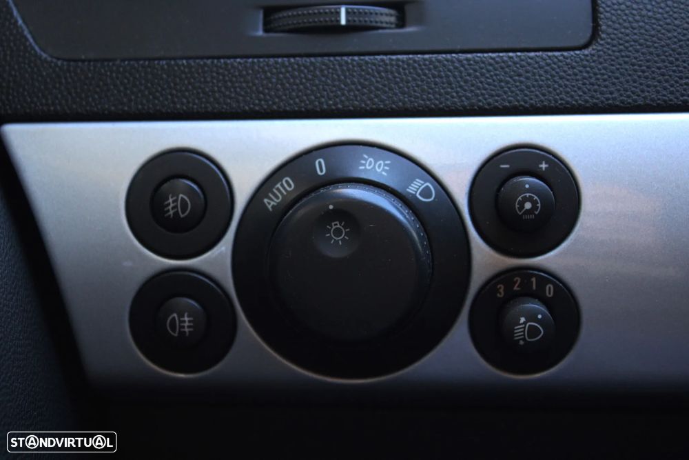 Opel Astra GTC 1.7 CDTi - 36