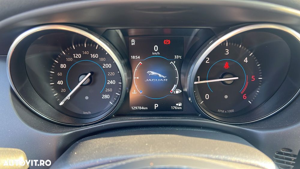 Jaguar XE 2.0 AWD R-Sport - 2