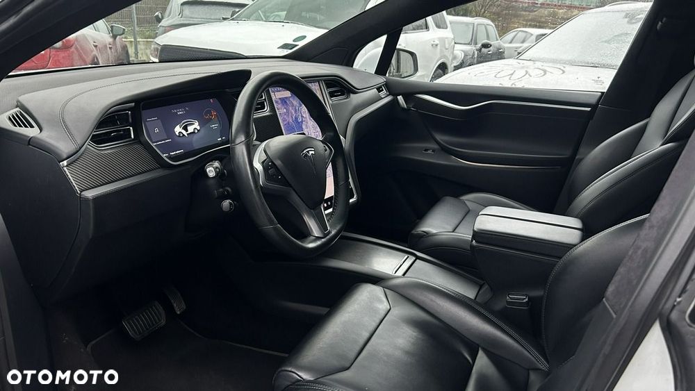 Tesla Model X - 9