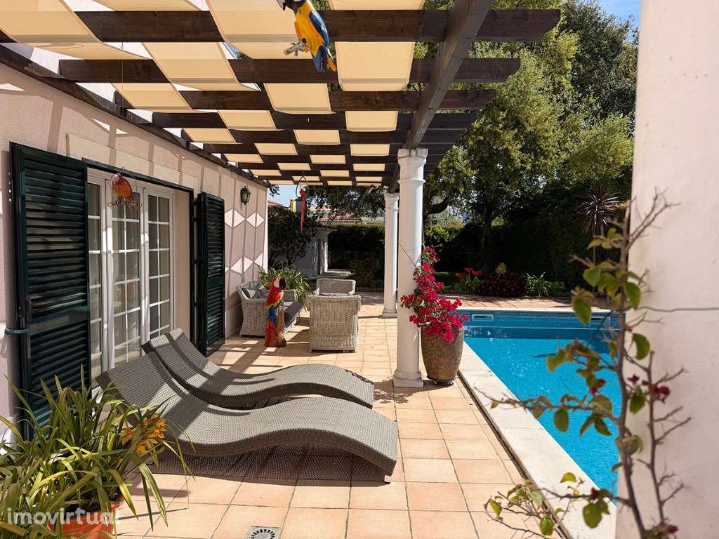 Moradia com Piscina, lote de 865 m2, a vendas nas Casas de Azeitão - Grande imagem: 4/39