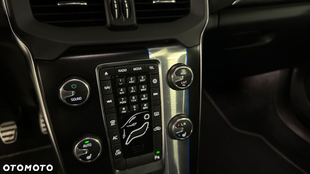 Volvo V40 D4 Drive-E R-Design Summum - 36