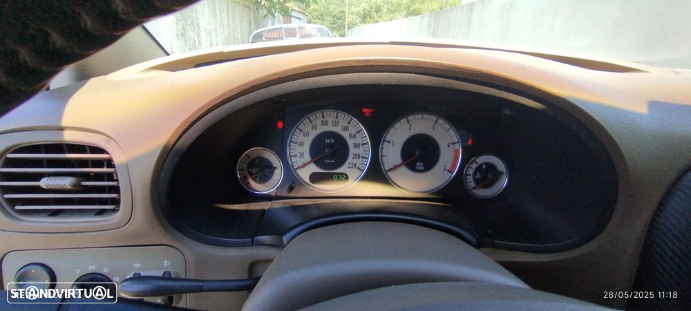 Chrysler Voyager 2.5 CRD LX - 23