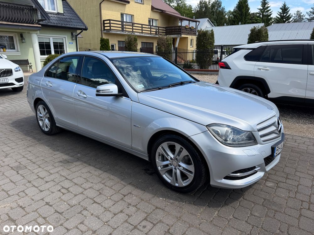 Mercedes-Benz Klasa C 180 CGI BlueEff Avantgarde - 30