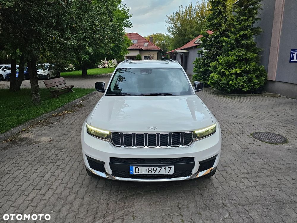 Jeep Grand Cherokee - 32