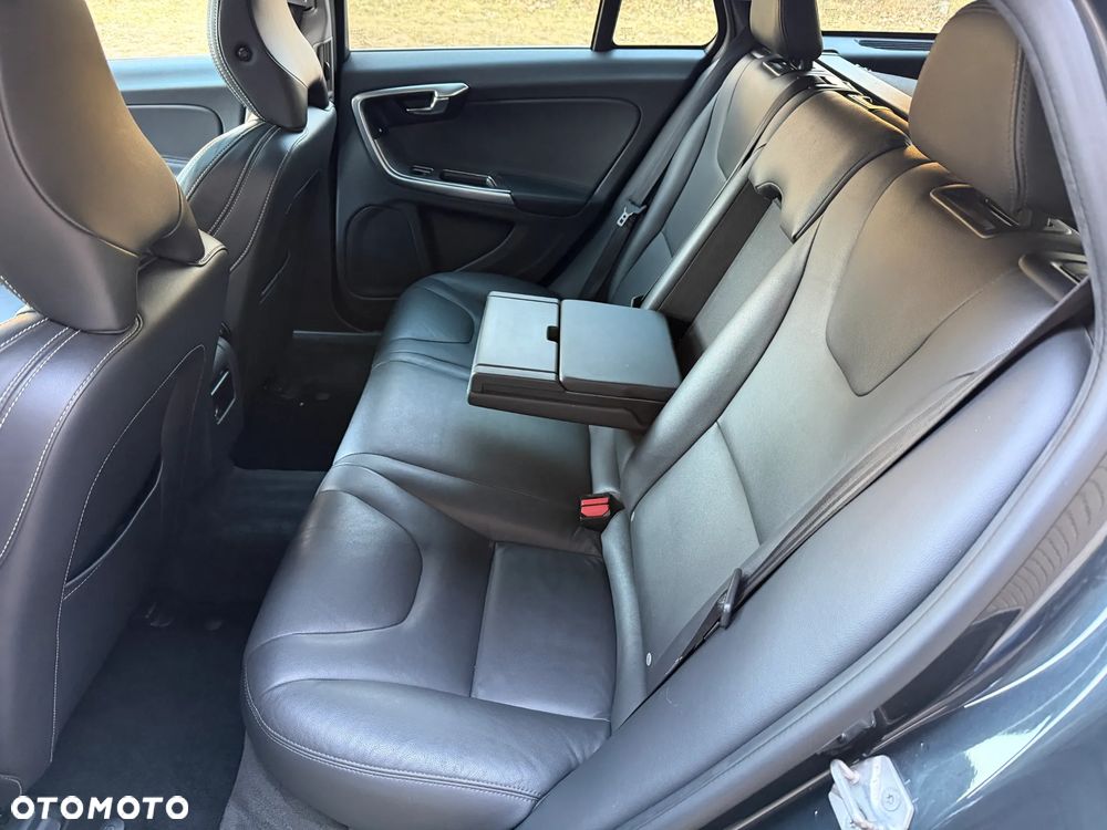 Volvo V60 D6 Plug-In-Hybrid AWD Geartronic Summum - 21
