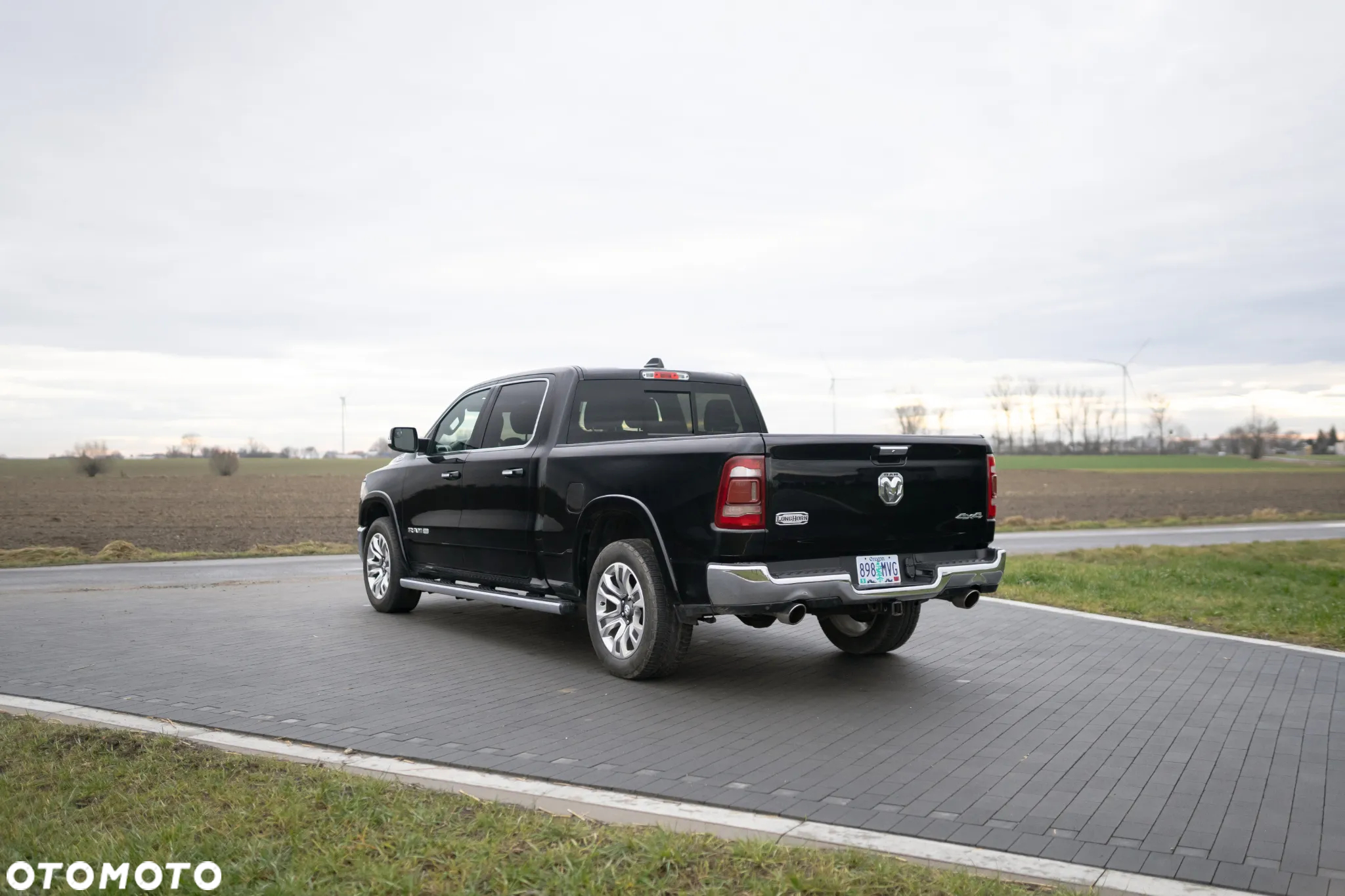 RAM 1500 5.7 Crew Cab Longbed Longhorn Chrome - 36