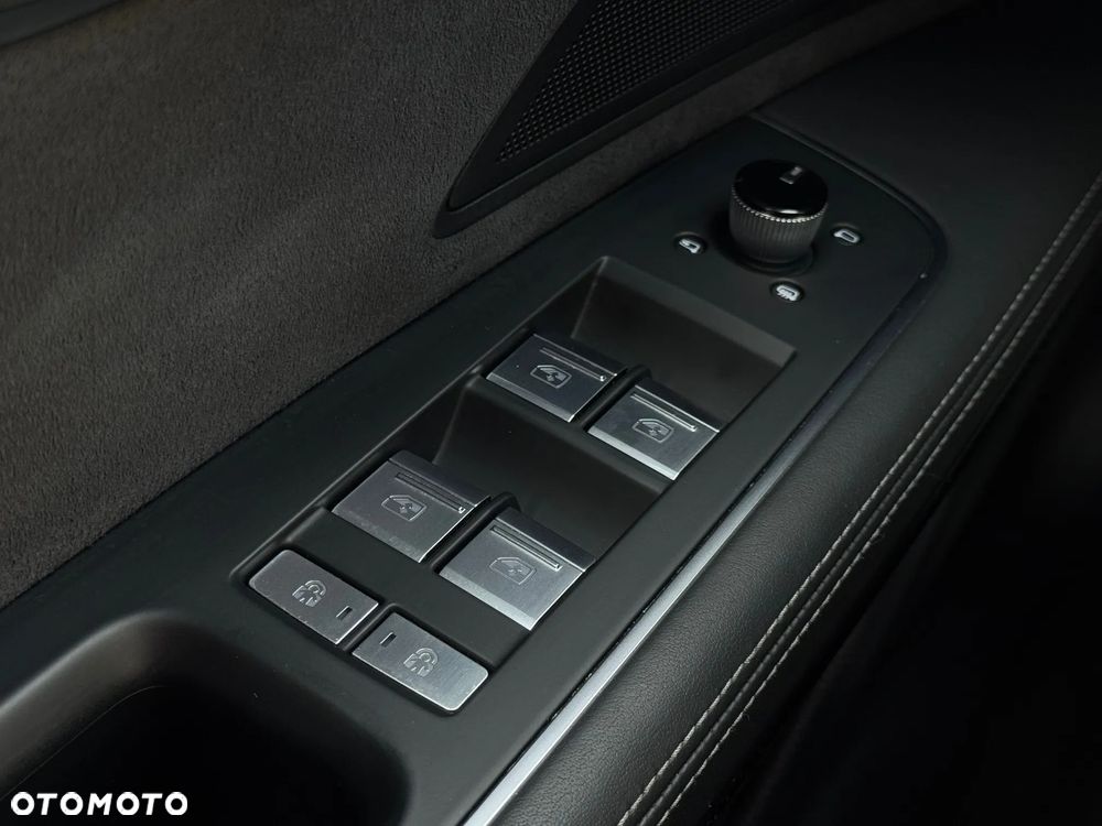 Audi S8 - 37