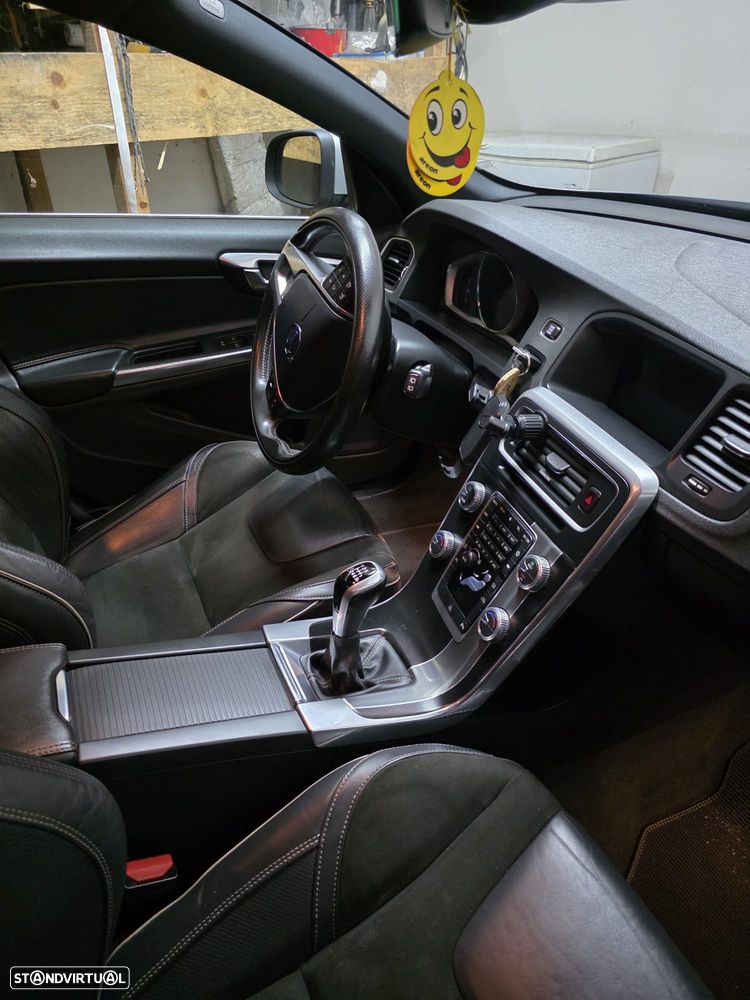 Volvo V60 2.0 D2 R-Design - 3
