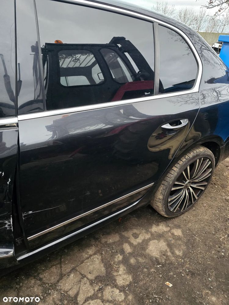Drzwi lewy tył skoda superb II sedan w kolorze 9910 - 1