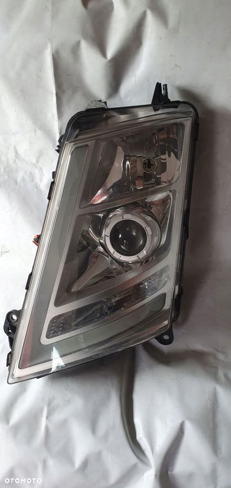 VOLVO FH4 LAMPA LEWA BI XENON 21221138 - 2