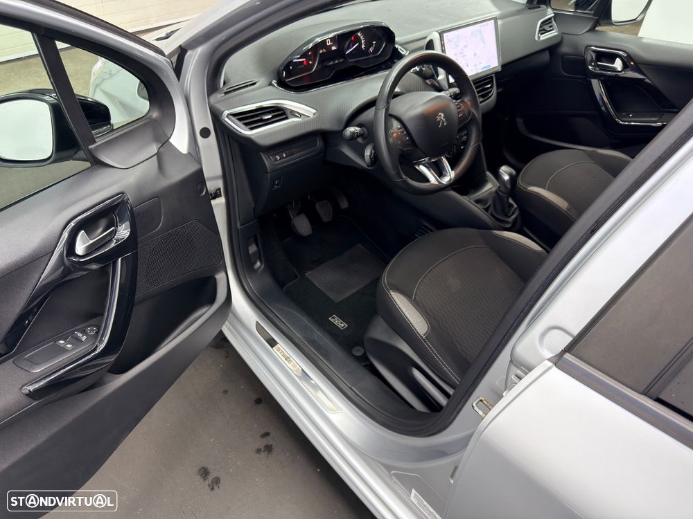 Peugeot 208 1.6 BlueHDi Style - 11