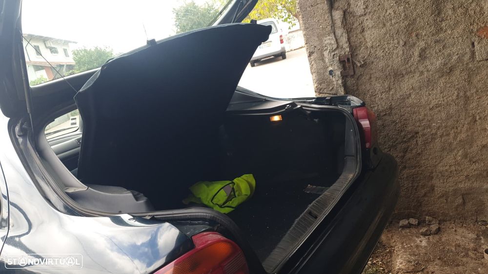 Ford Mondeo 1.6i 16V Ghia - 11