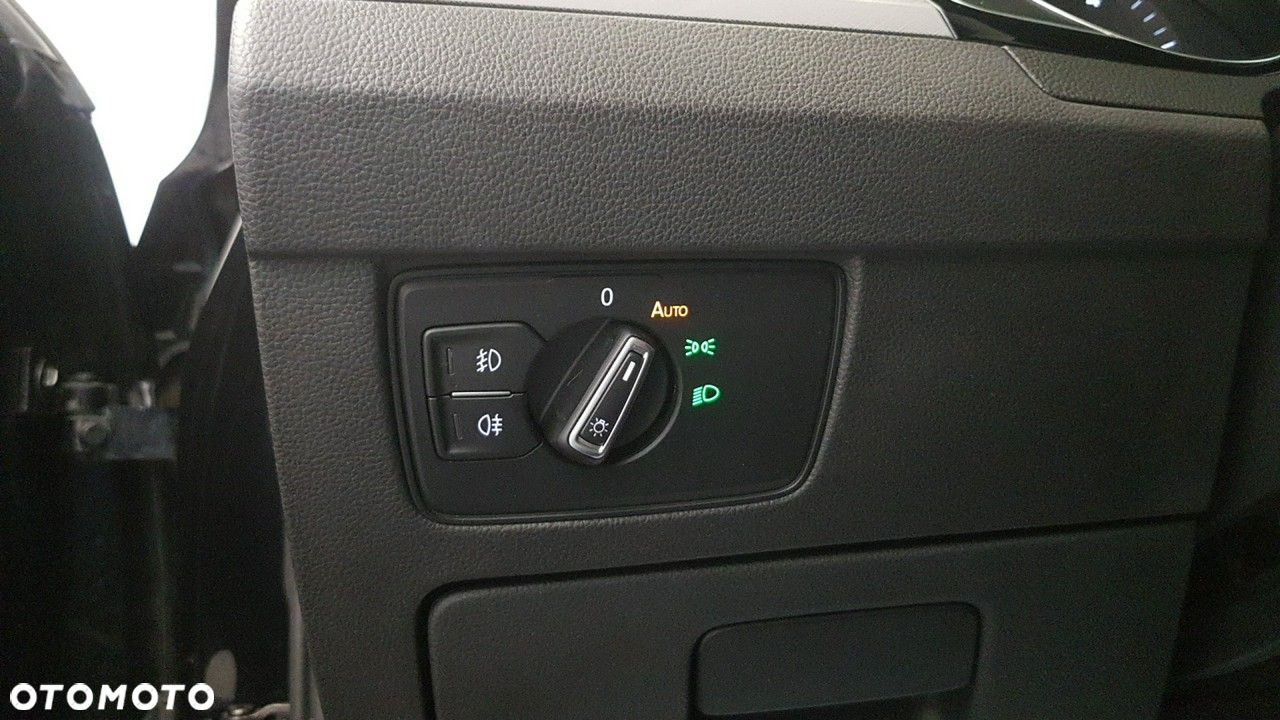 Volkswagen Passat - 24