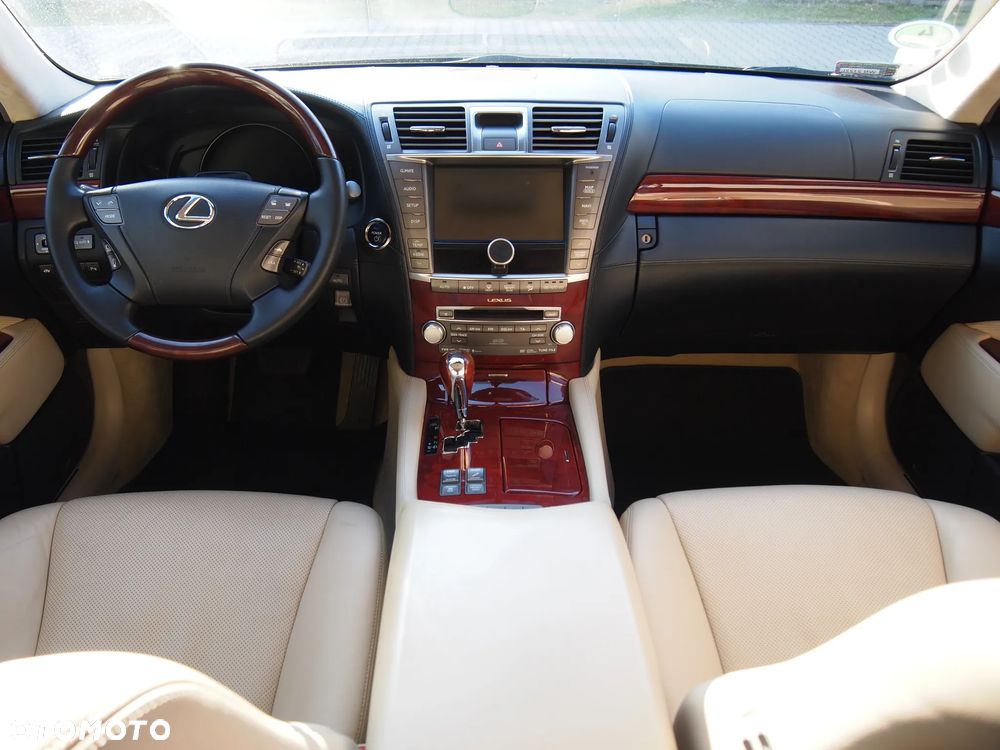 Lexus LS 600h L Superior - 11
