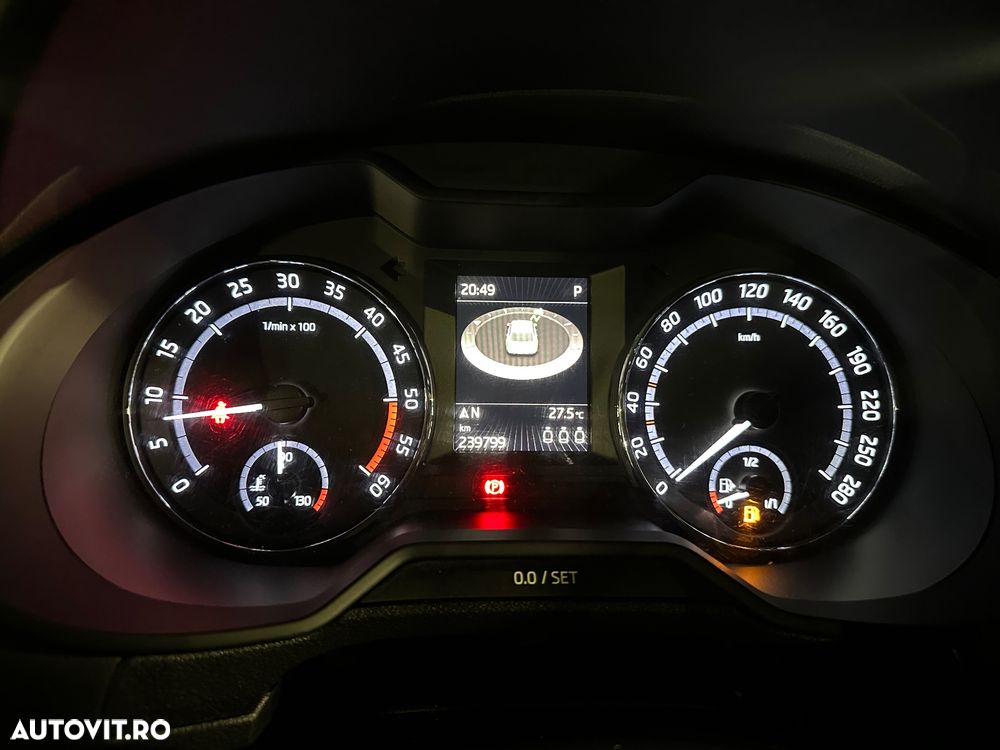 Skoda Octavia Combi Diesel 2.0 TDI DSG RS - 23