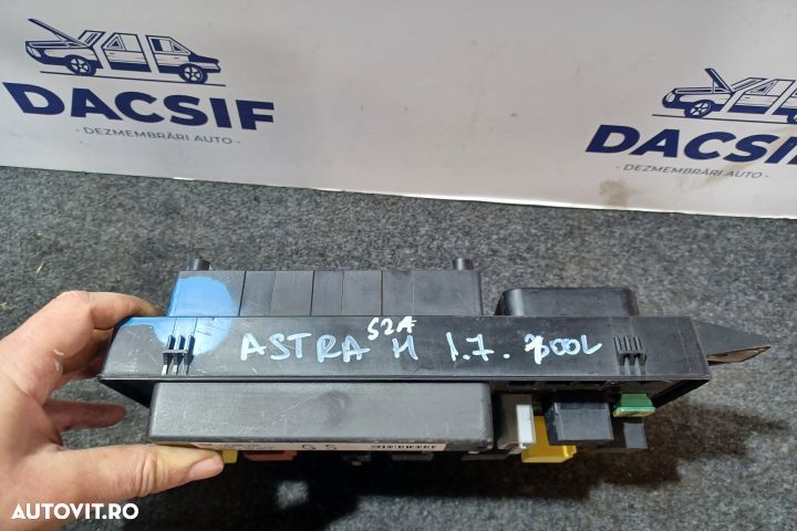 Panou sigurante si relee 13206746 Opel Astra H [2004 - 2007] wagon 1. - 2