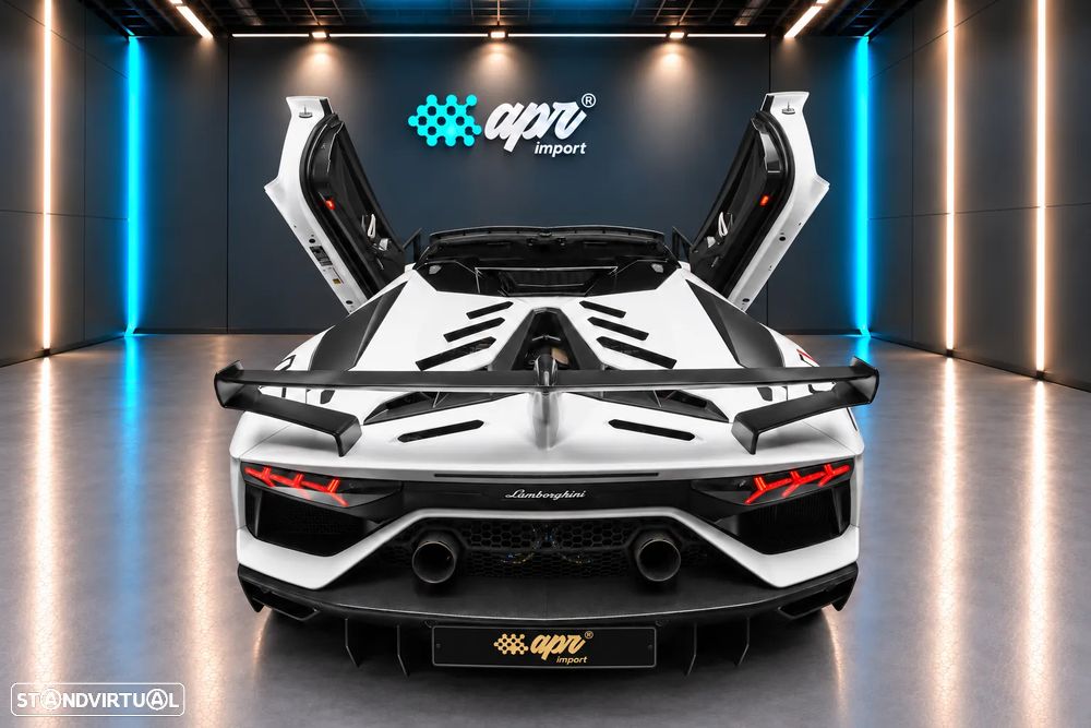 Lamborghini Aventador - 35