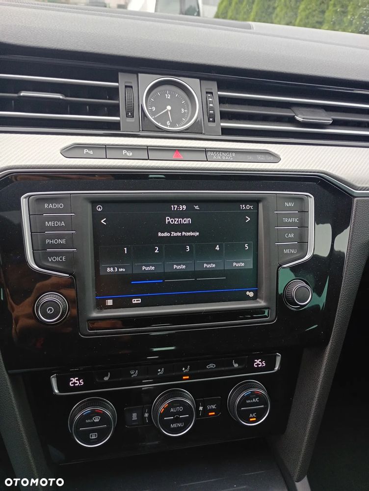 Volkswagen Passat - 16
