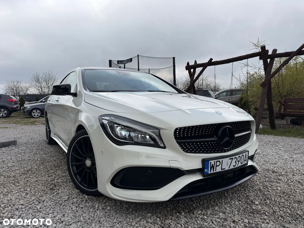 Mercedes-Benz CLA 180 AMG Line - 1