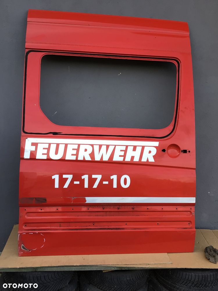 Drzwi prawe boczne przesuwne Mercedes W907 W910