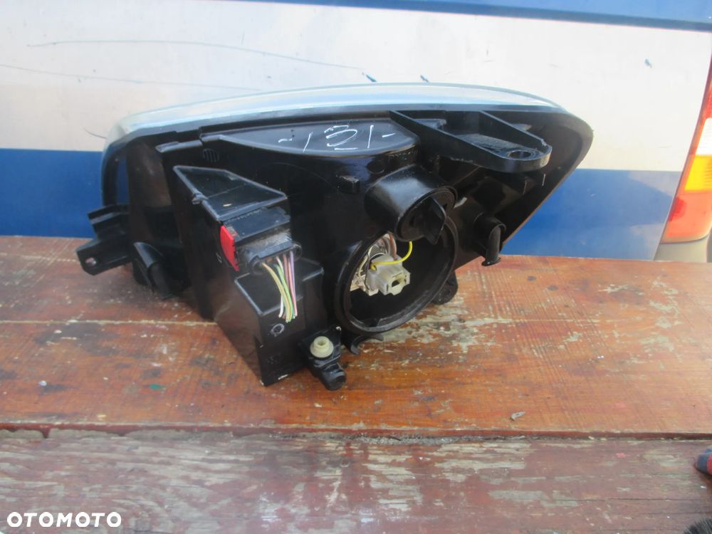 lampa prawa Berlingo Partner Europa - 2