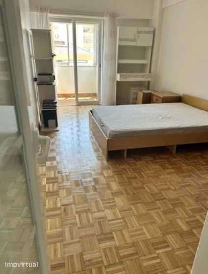 Apartamento venda perto Praça Paiva Couceiro Lisboa - Grande imagem: 2/8