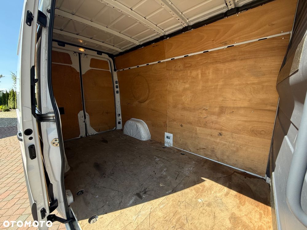 Mercedes-Benz Sprinter - 16