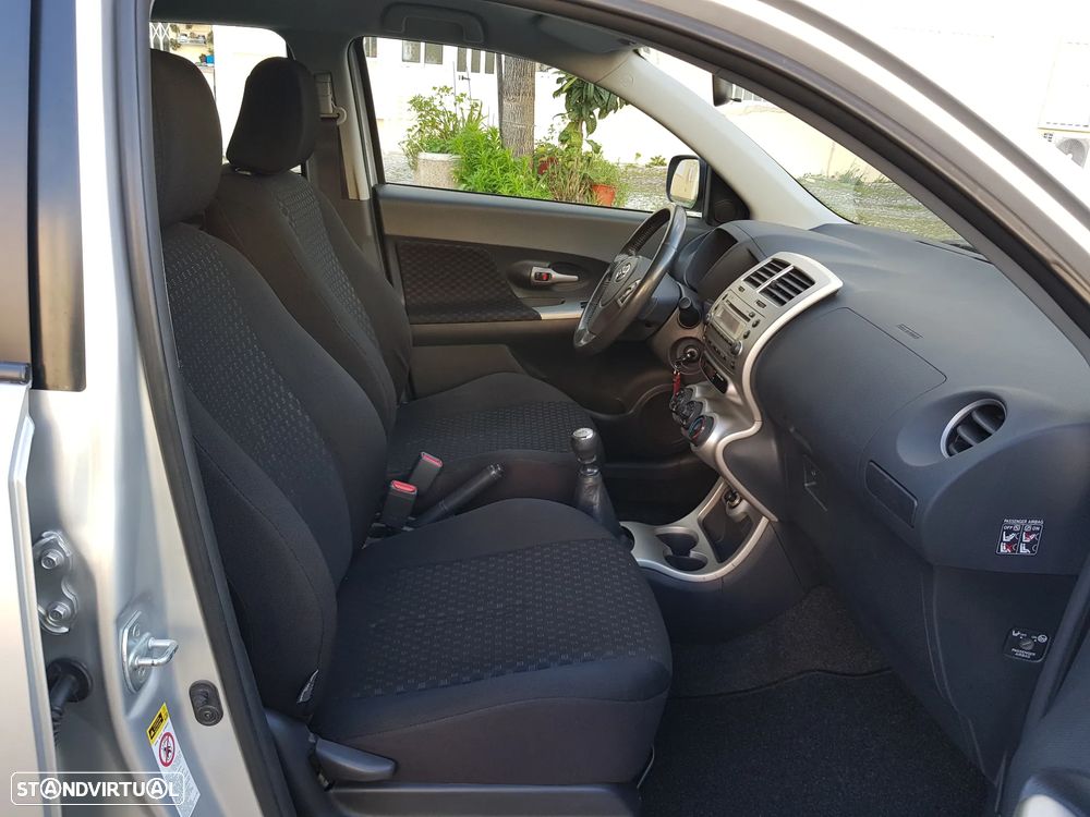 Toyota Urban Cruiser 1.33 VVT-i Sol - 33