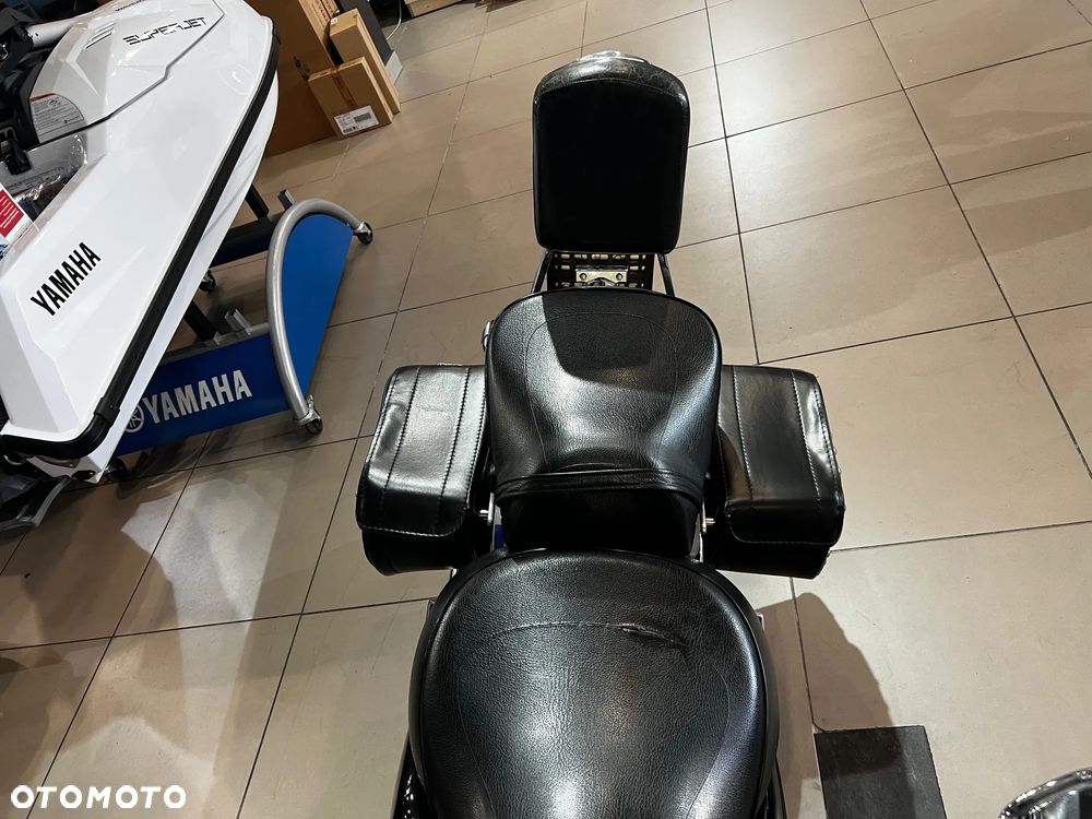 Suzuki Intruder - 8