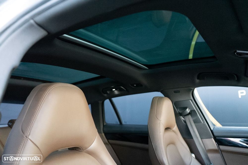 Porsche Panamera Sport Turismo 4 E-Hybrid - 48