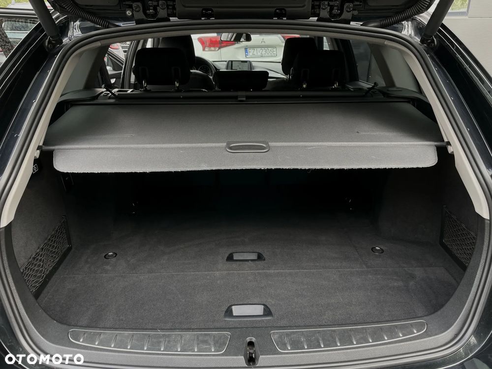 BMW Seria 3 320d Touring Advantage - 34
