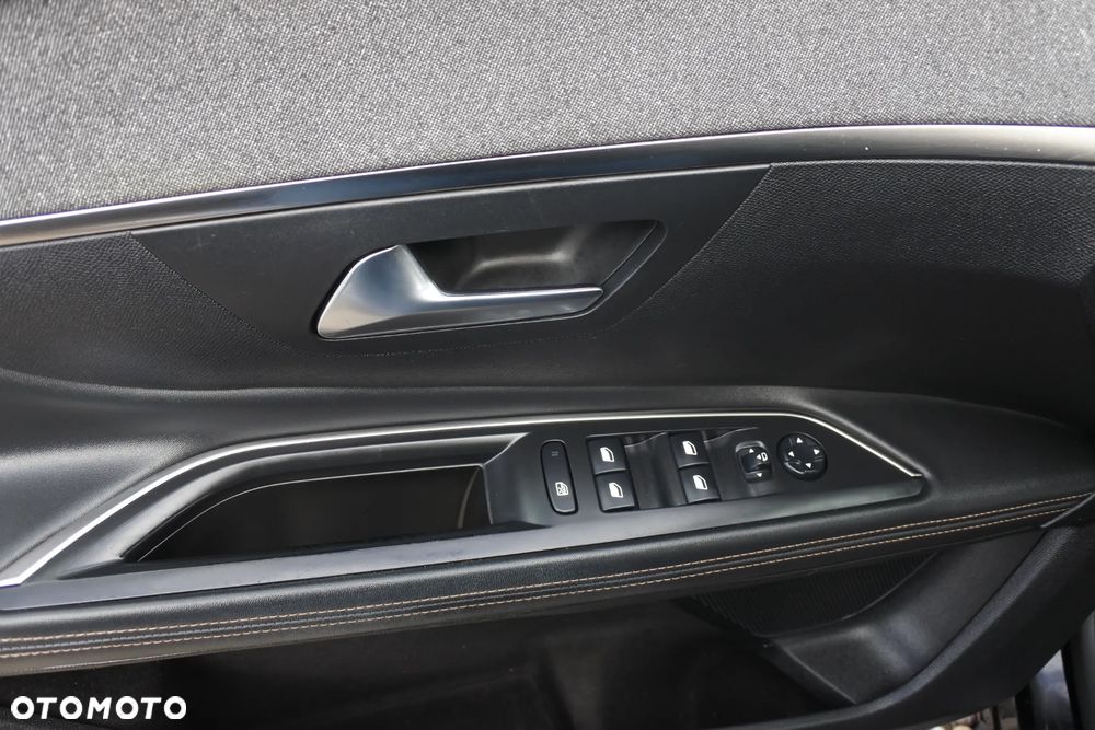 Peugeot 5008 BlueHDi 130 EAT8 GT - 24