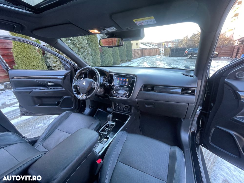 Mitsubishi Outlander - 25