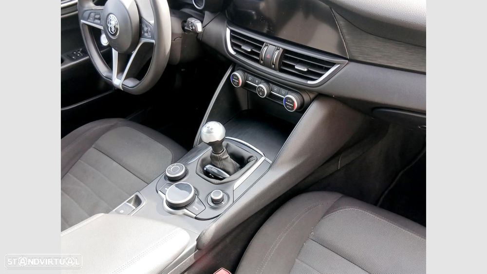 Alfa Romeo Giulia 2.2 D Super - 31