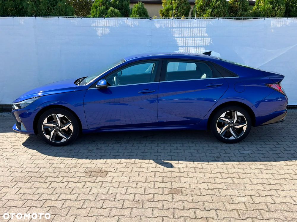 Hyundai Elantra 1.6 Executive CVT - 2