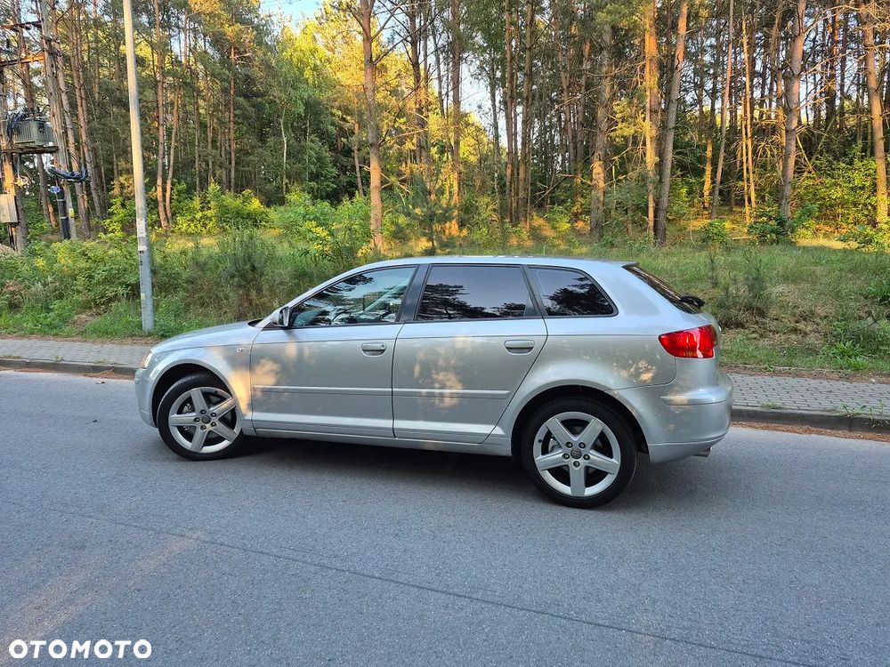Audi A3 Sportback 2.0 TDI DPF quattro Attraction - 2