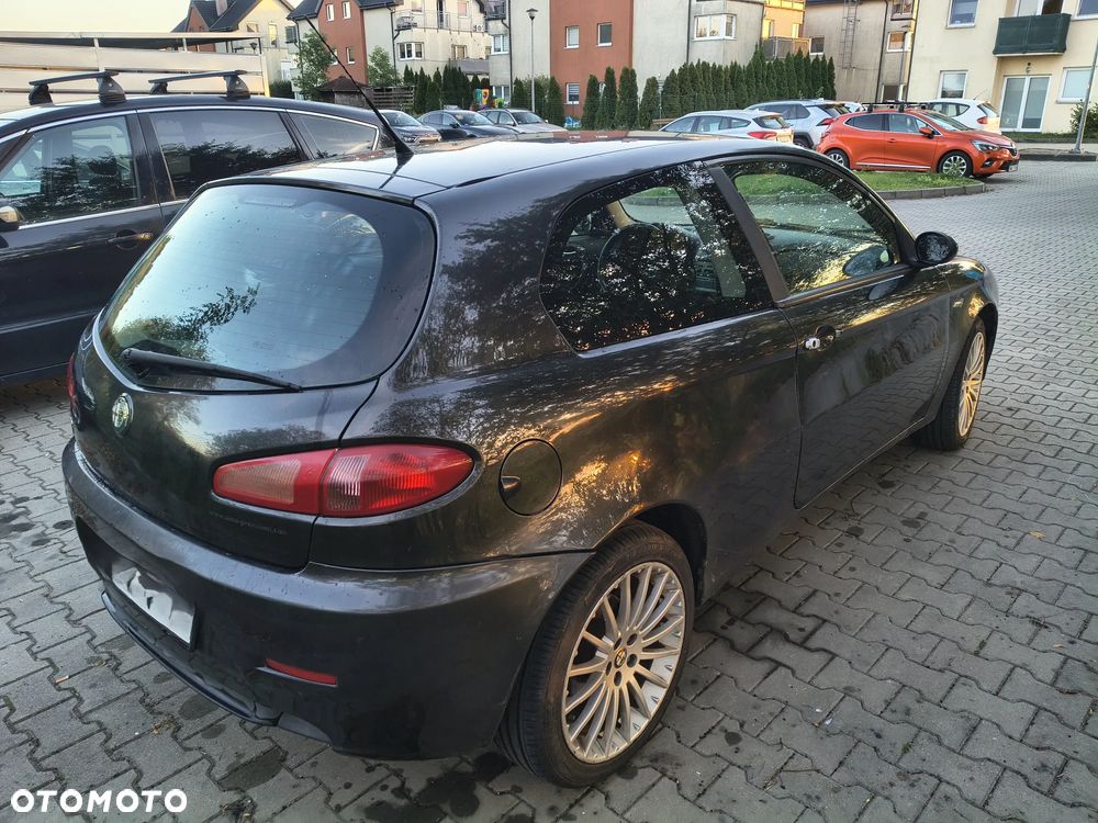 Alfa Romeo 147 2007 photo 2