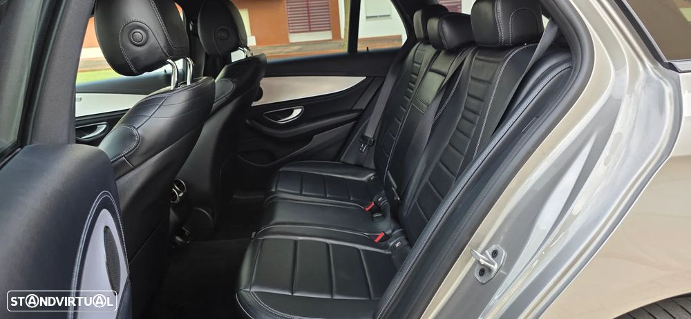Mercedes-Benz E 300 de 4Matic 9G-TRONIC AMG Line - 12