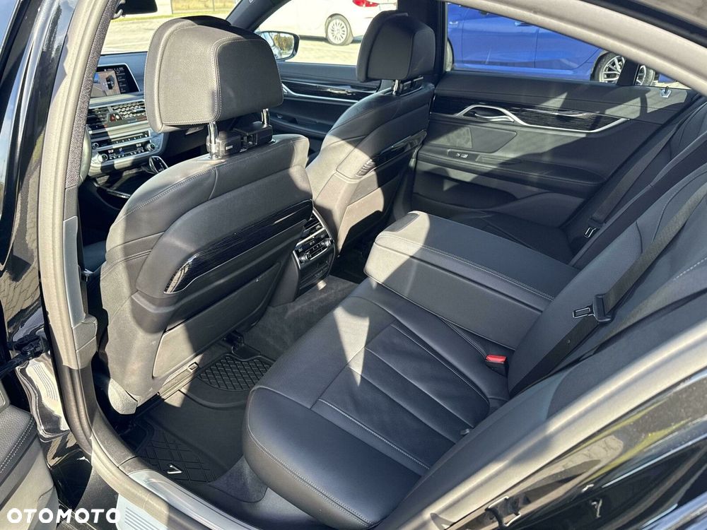 BMW Seria 7 - 37