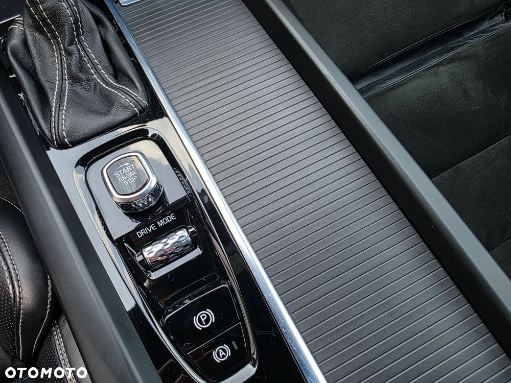 Volvo XC 60 D5 AWD R-Design - 20