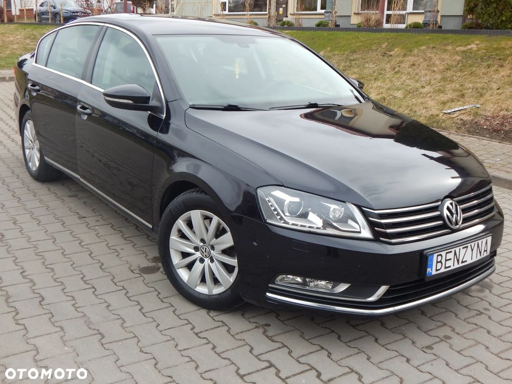 Volkswagen Passat - 1