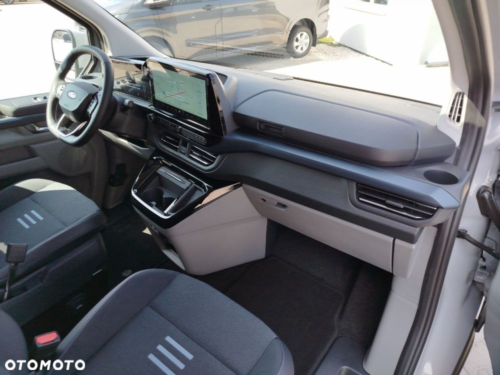 Ford Tourneo Custom - 17