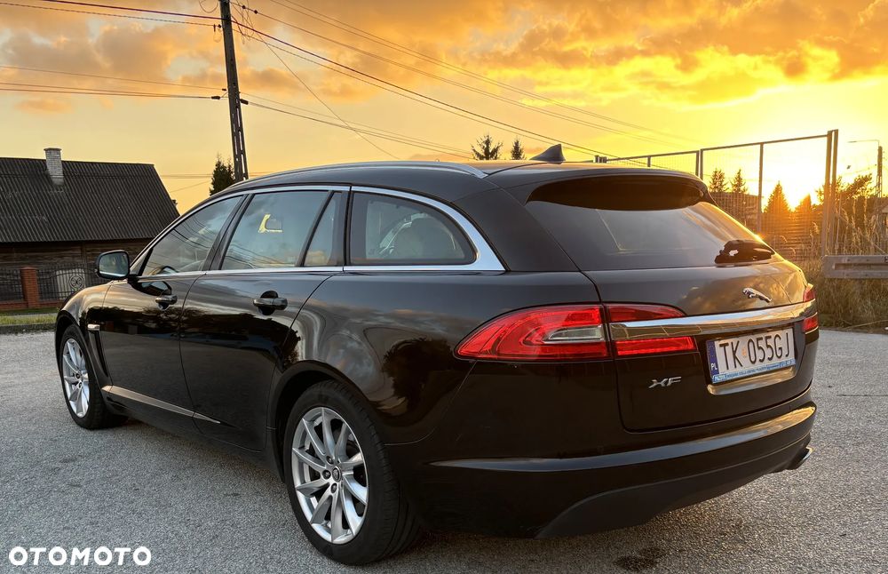 Jaguar XF 2.2 D Premium Luxury - 4