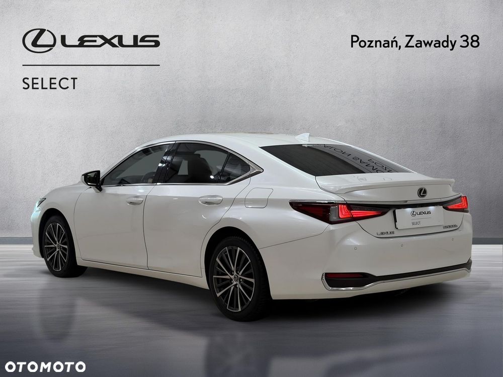 Lexus ES 300h Business Edition - 9