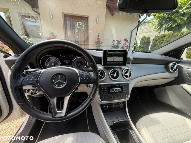 Mercedes-Benz GLA - 11